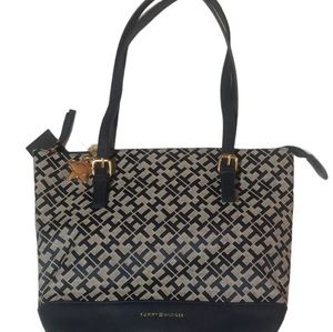 TOMMY HILFIGER NAVY/WHITE A HANDBAG.
